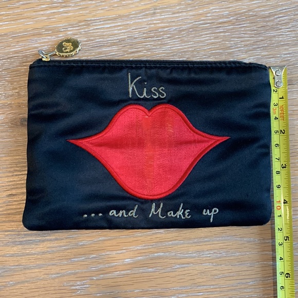 Lulu Guinness London Kiss and Make Up Top Zipper Pouch Red Lips - Picture 3 of 9